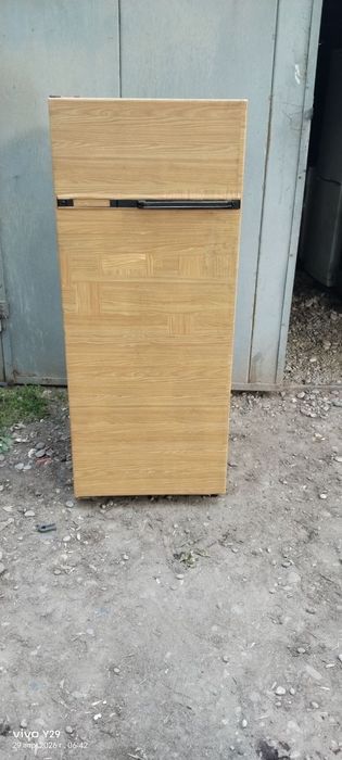 Холодилник сотилади