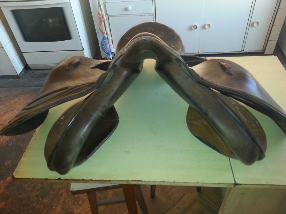 Старо  седло за кон  от естествена кожа .   18 век. Германия.