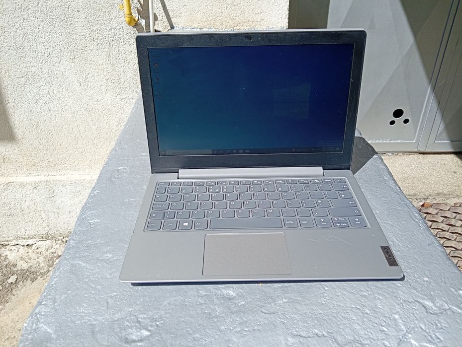 Laptop Lenovo Ideapad 11" / 2021 / Celeron / 64GB EMMC + Slot/ 4GB DDR4 / Win 10 / Baterie 5-6 ore .