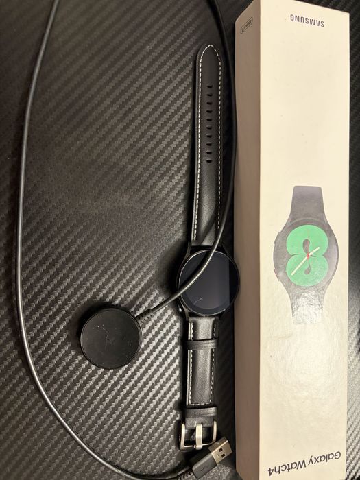 Samsung Galaxy Watch4 40mm 4G LTE Black - cutie originala + incarcator + curea noua
