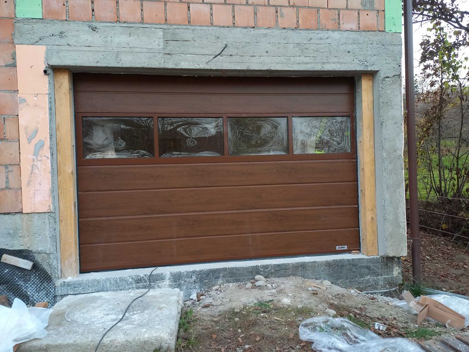 Usi de garaj sectionale