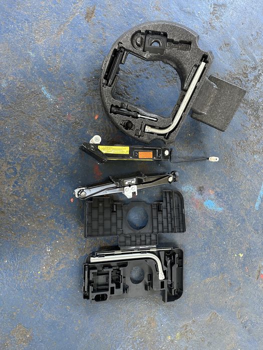 Set trusa cheie cric carlig audi a4 b8 a5 q5 a6 c7 a7