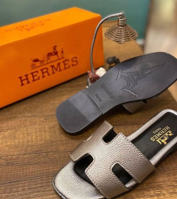 Papuci hermes ~80 lei
