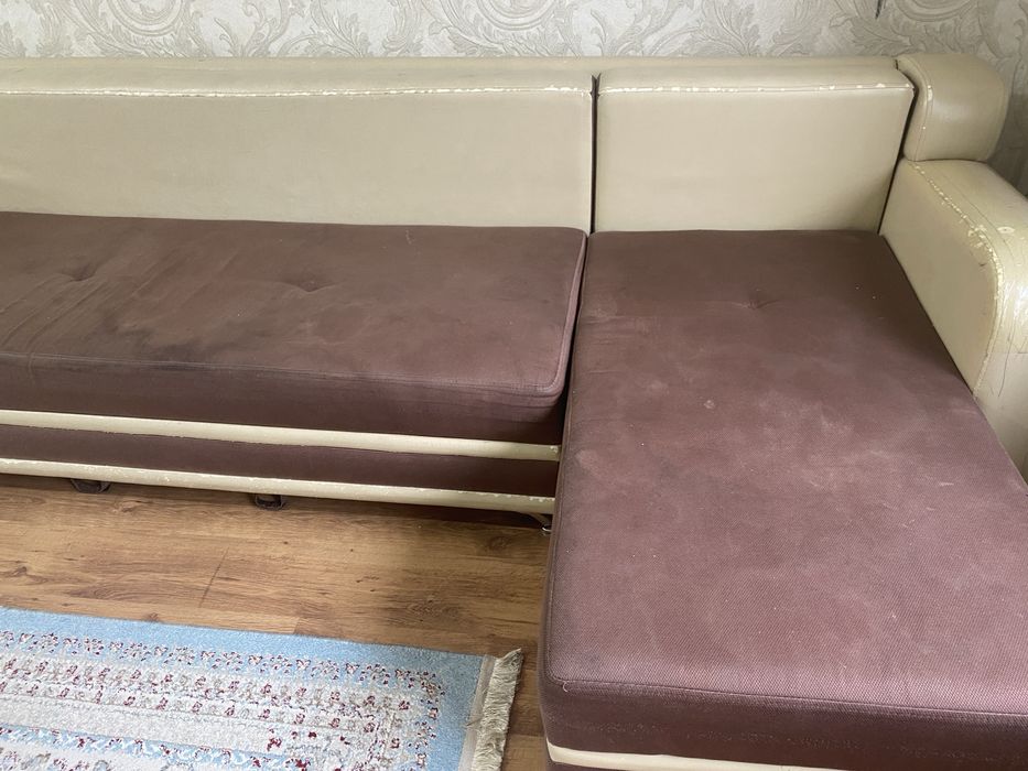 Продается по хорошей цене Диван со креслой