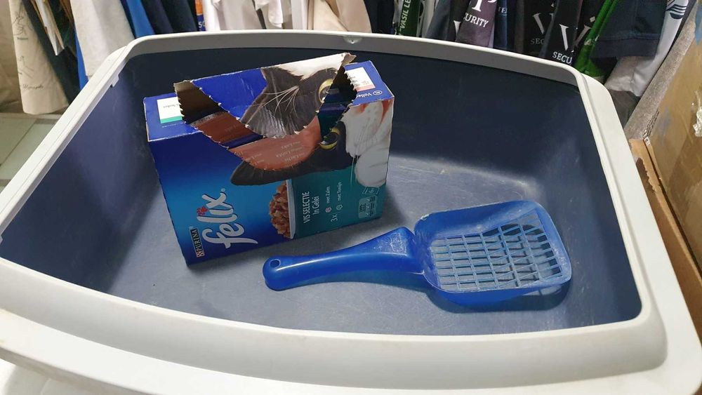 Комплект за коте: тоалетна и транспортна чанта - в отлично състояние