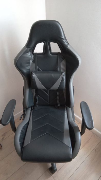 Продам игровой стул