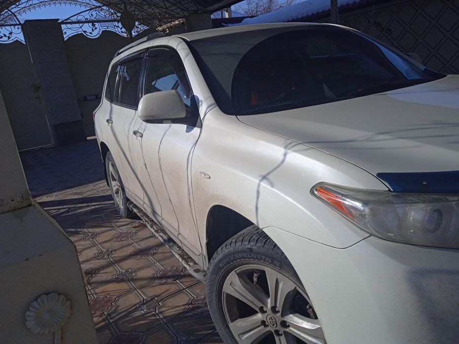 Машина Toyota Highlander