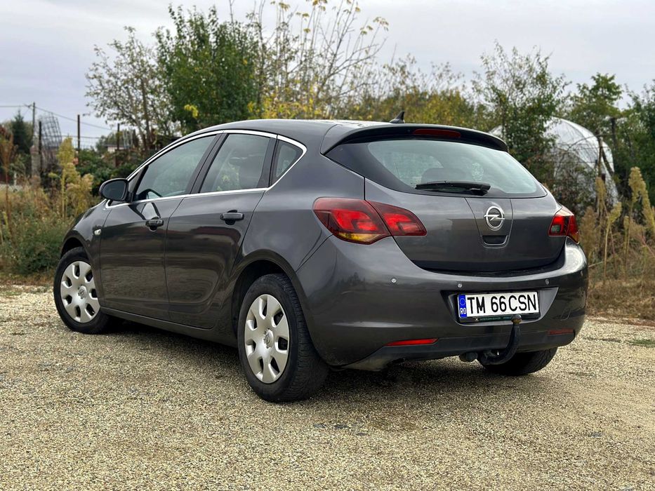 Opel Astra J 1.6 Edition • 2011 • Benzină • 115 CP • Euro 5 • Proprietar • Acte la zi • Fiscal pe loc