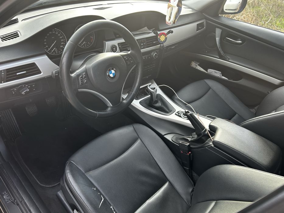 BMW E90/ 320 Manual