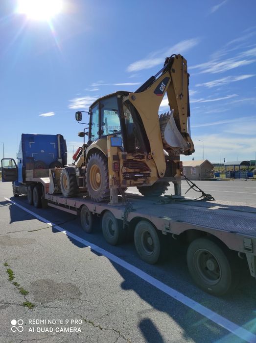 Экскаватор-погрузчик