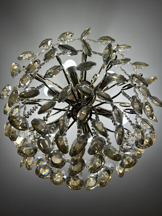 продам люстру, на 6 лампочек