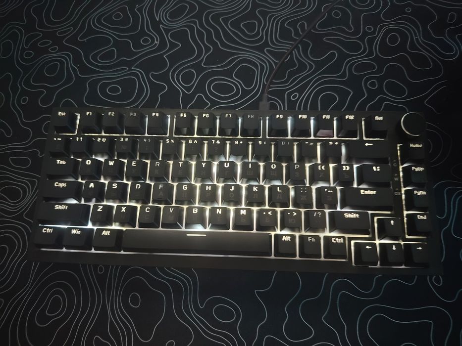 Клавиатура с наушники