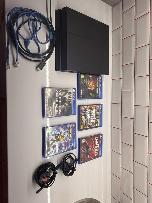 PS4 1TB + 5 игри