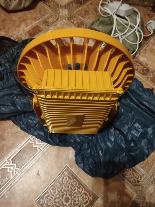 Светодиодный прожектор