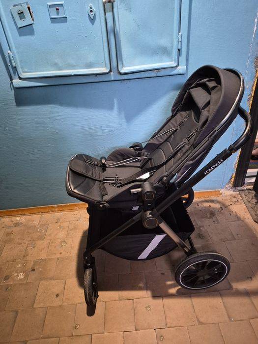 Продам коляску прогулочная, есть второй блок для зимней прогулки