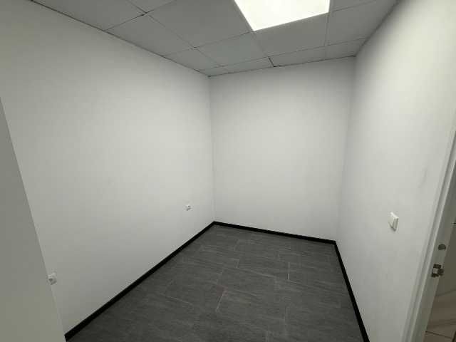 Търговско помещение, ново строителство в широк център