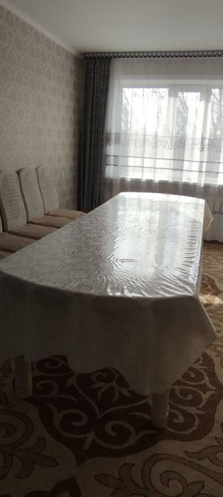 Продам стол гостиной