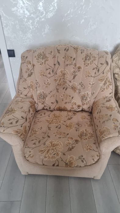 Диван и креслло продам срочно