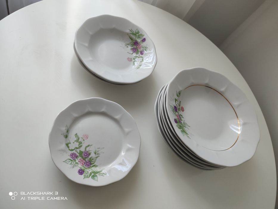 Набор тарелок фарфоровых