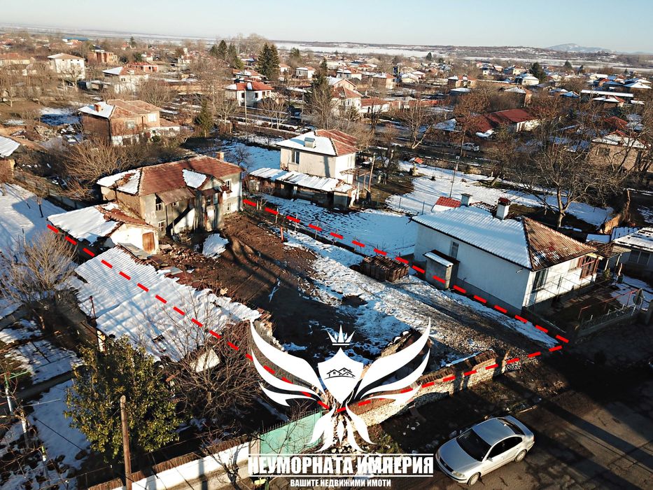 Продавам двуетажна вила/къща 285РЗП в 600кв.м двор в село Избеглии