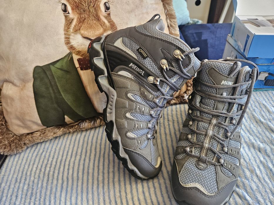 Туристически обувки Meindl