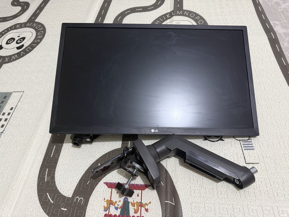Монитор LG  с кронштейном