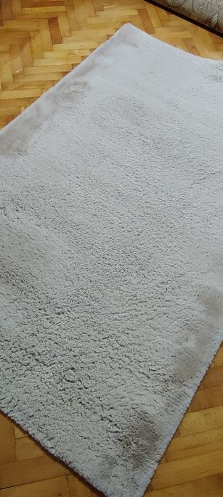 Vând covor stil blană, beige deschis, 120/180 cm