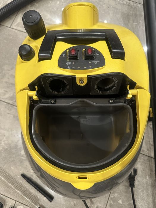 Прахосмукачка пароекстактор KARCHER (модел SV1802)