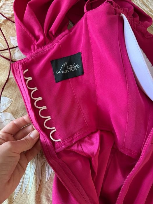 Rochie nașă, de asemenea este potrivită și pentru banchet