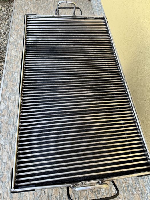 Vând grătar din inox latime 60cm pe 102cm lungime