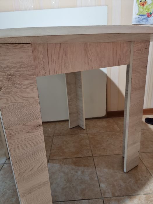 Спродам стол круглый