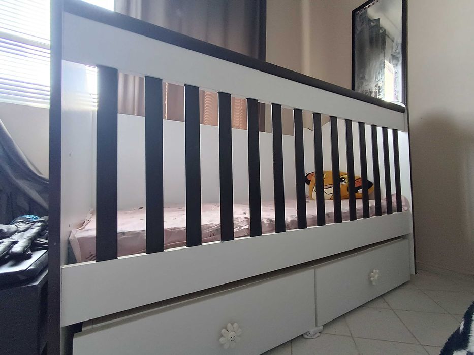 Кошара със люлеещ механизам