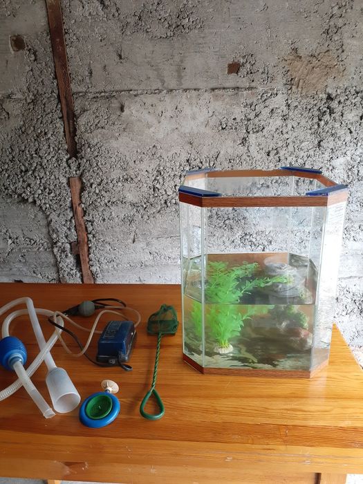 Продам аквариум 20 лит.