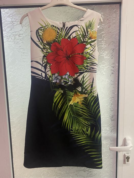 Различни рокли в размер С М