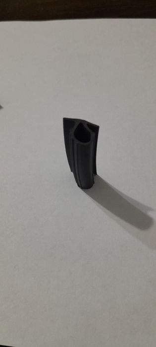 Уплотнительные резинки алюминивых окон и дверей