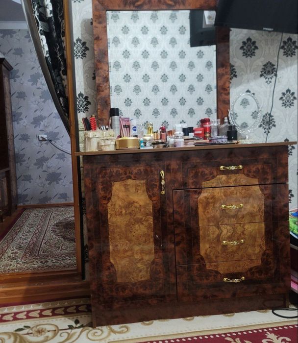 12 tali stol stul Sirochna Sotiladi