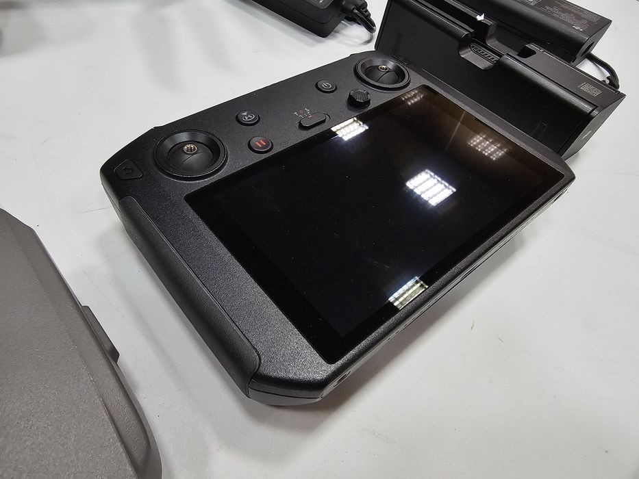 DJI Mavic 2 Pro – Pachet complet cu Smart Controller & 2 baterii!