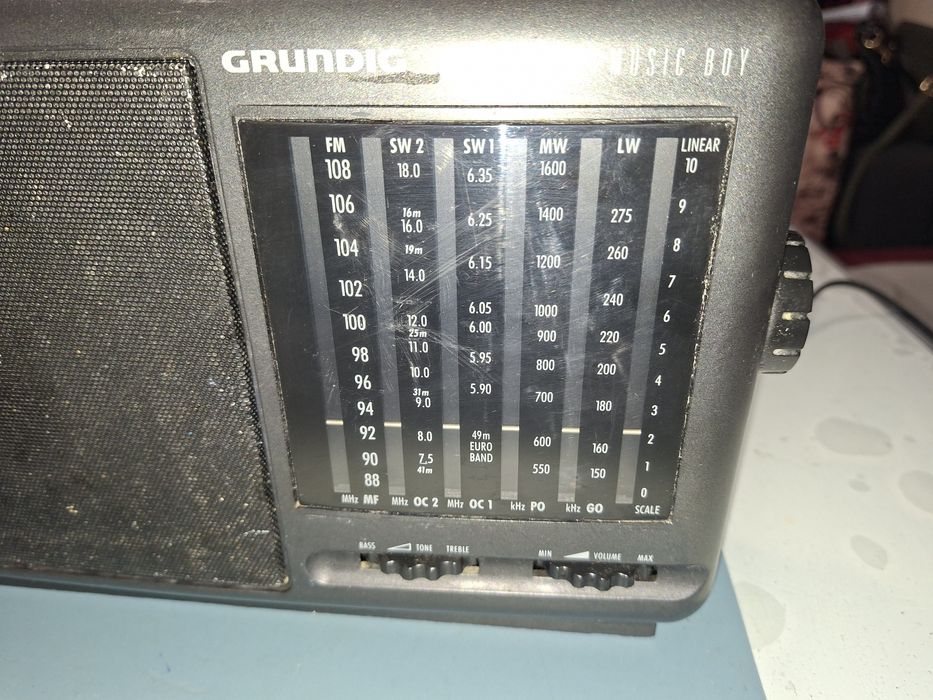 Radio Grundig cu 5 benzi și ap.foto Panasonic Lumix