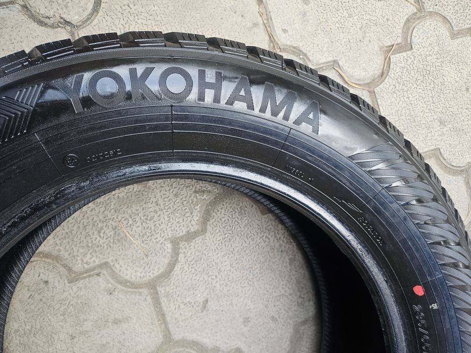 Продам шины  фирмы Yokohama  235×65×18