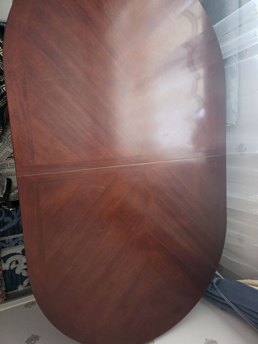 Продам стол в гостинную