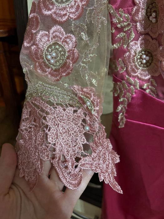 Rochie cu flori 3D roz cu crem