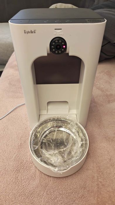 Автоматична хранилка за котета имкучета