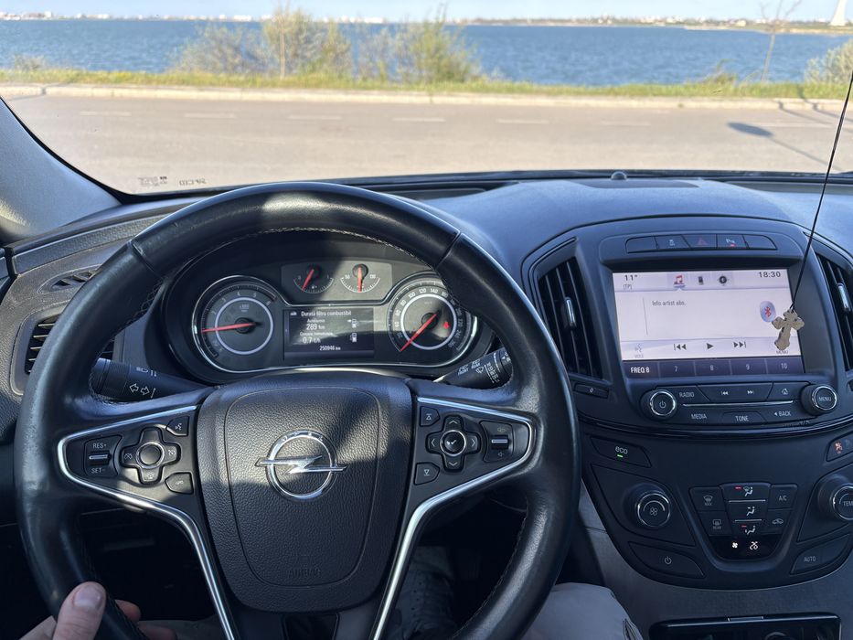 Opel isignia. Vand urgent plec din tara .