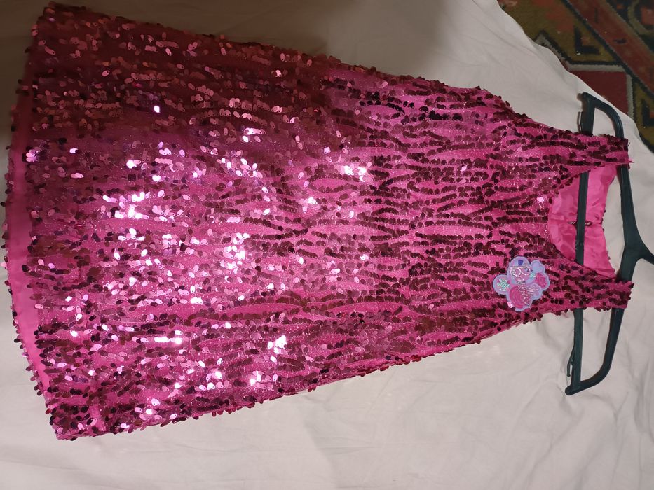 Продам платья на девочку