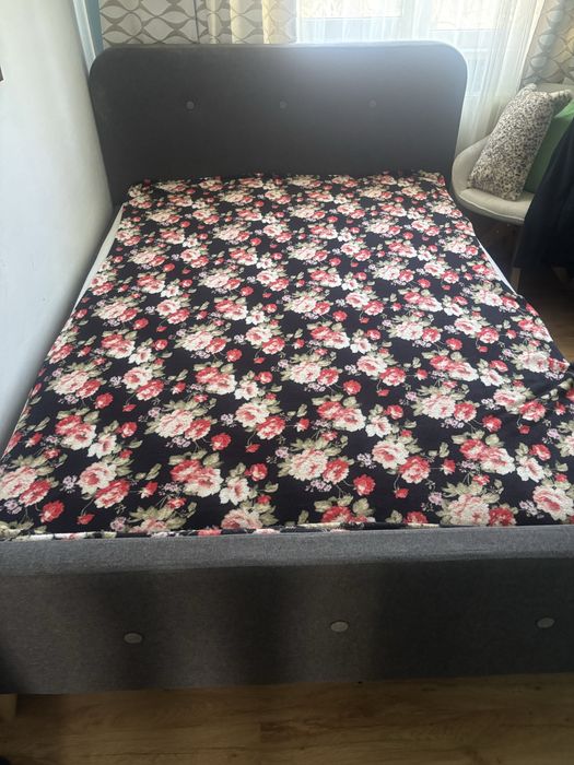 Vand pat tapitat 1.40/200 cu tot cu saltea