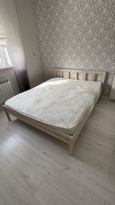 Продам кровать , матрас в подарок 1,6*2м