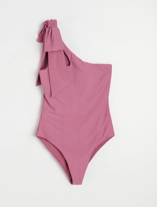 Цял бански на едно рамо с декоративна панделка