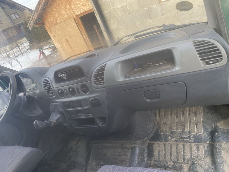 Vînd sprinter 2003 motor 2.2