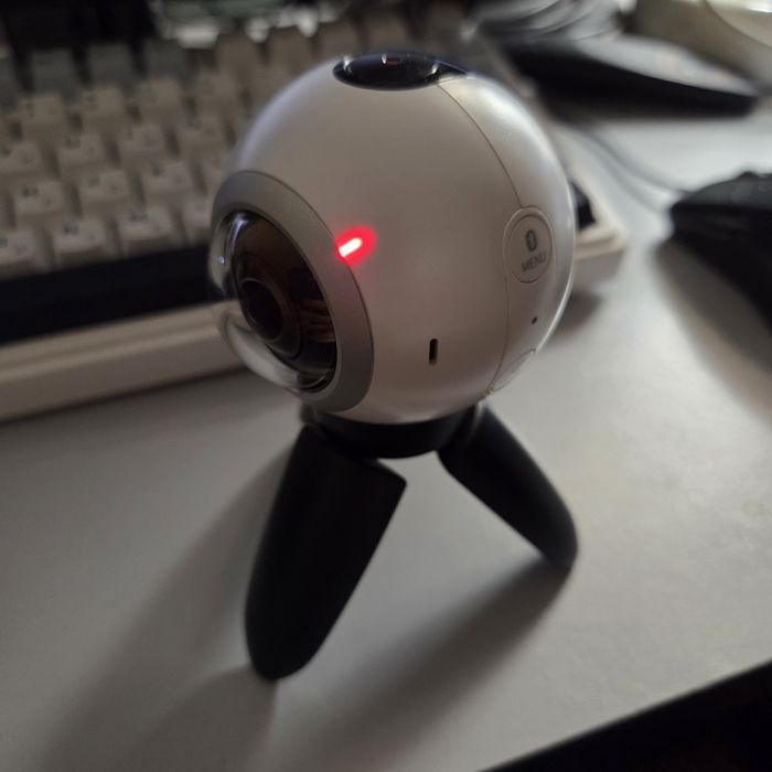 Samsung gear360 идеальное состояние