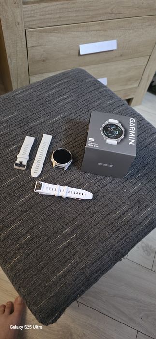 Garmin fenix 8 AMOLED 43mm – inox/Whitestone cu curea Whitestone